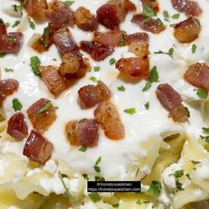 Easy to make healthy no onion no garlic pasta with bacon and cottage cheese, Turos Csusza