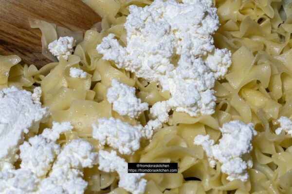 Adding cottage cheese to the pasta