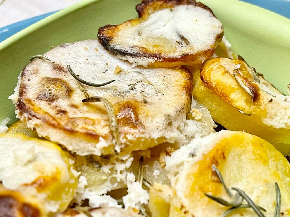 Baked rosemary potato with tenderloin without onion, without garlic and without alliums